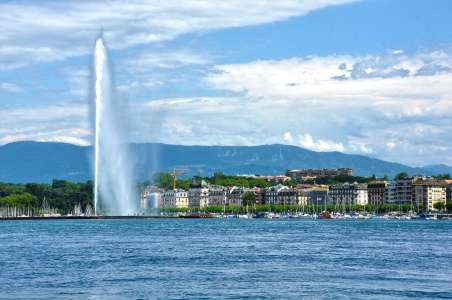 Genève : son geste démentiel avec le célèbre geyser géant de la ville le conduit illico à l’hôpital