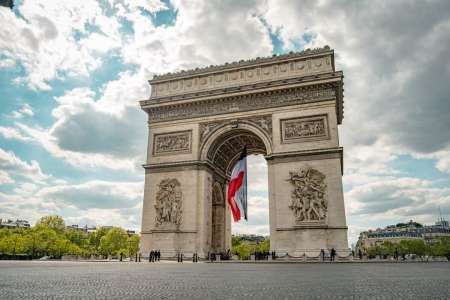 Paris : le corps d’une femme rouée de coups retrouvé près de l’Arc-de-Triomphe