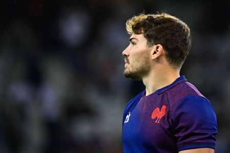 Antoine Dupont blessé : une grande voix du rugby français s’insurge contre son retour précipité