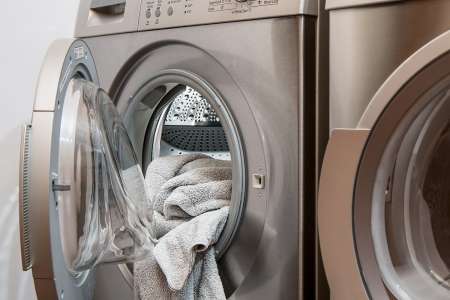 Économies extrêmes : elle se lave une fois par semaine et réutilise ses vêtements pour réduire ses dépenses
