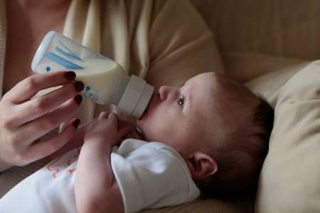 Son lait maternel est périmé, ce qu’elle décide d’en faire dépasse l’entendement