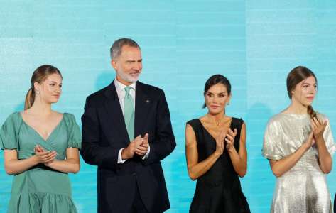 Letizia d’Espagne : découvrez le mini prix de sa robe H&M pour sa dernière apparition publique avec ses filles
