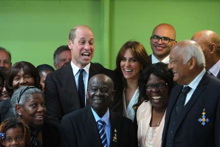 Prince William : “Qui me… ?”, sa remarque olé olé pour que tout le monde sourie sur la photo