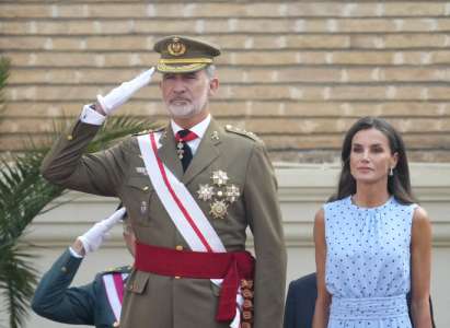Letizia d’Espagne sublime en robe à pois : cette nouvelle tenue étrennée pour la prestation de serment de sa fille Leonor