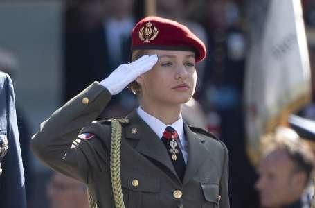 Leonor d’Espagne amoureuse à l’armée ? Cette séquence filmée avec un jeune cadet qui lance la rumeur