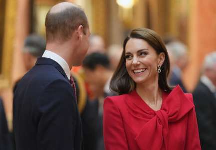 Kate Middleton surprend : elle ressort un accessoire disparu lors d’un banquet d’Etat fastueux