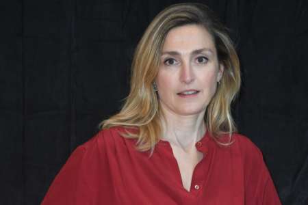 “Surtout changer les…” : Julie Gayet sans filtre sur l’affaire Gérard Depardieu