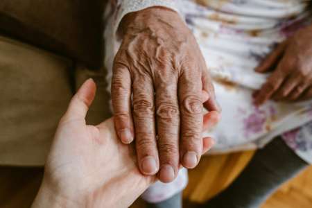 Arthrite : à quel âge apparaît la maladie ?