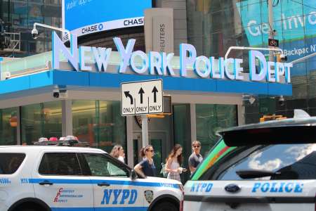 Psychose à New York : un homme sème la terreur en frappant des femmes au hasard en pleine rue