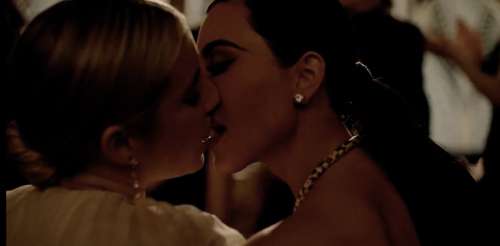 Kim Kardashian : les détails très olé-olé d’Emma Roberts sur leur baiser fougueux