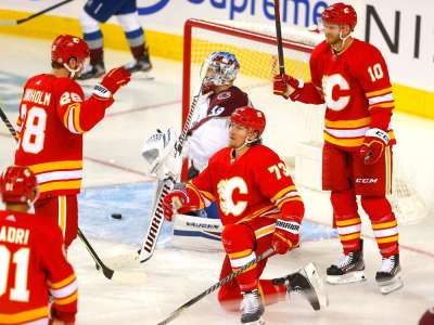 Les Flames de Calgary impressionnent lors de la victoire de la soirée d’ouverture contre l’Avalanche du Colorado