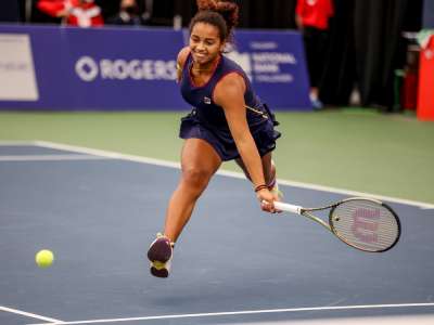 Calgary Challenger conclut le succès du tennis en couronnant les champions en simple