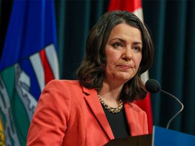 Bell : la première ministre de l’Alberta, Danielle Smith, intervient encore une fois