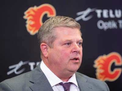 Dave Nonis apporte un regard neuf sur les Flames de Calgary en tant que directeur général adjoint
