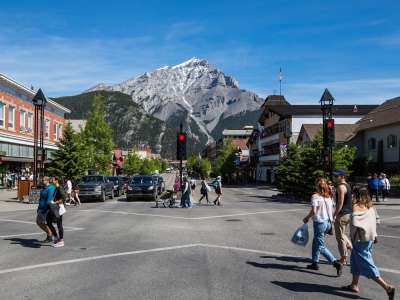 Leong : Laissez les terrasses d’été animer la rue principale de Banff