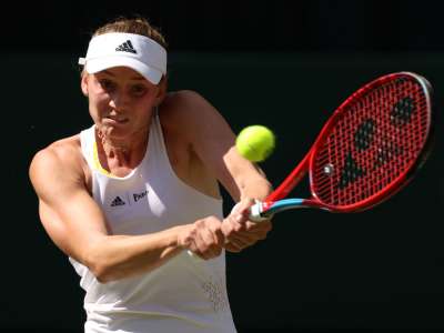 Elena Rybakina remporte Wimbledon, premier titre du Grand Chelem