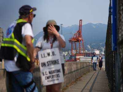 Alta.  le ministre demande une législation pour mettre fin à la grève dans les ports de la Colombie-Britannique