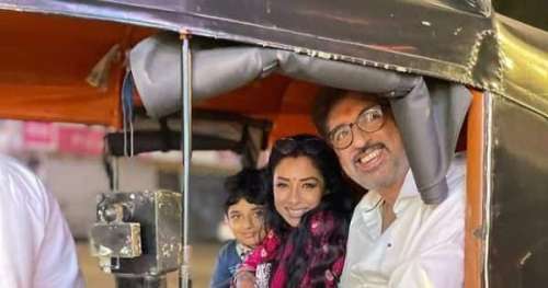 L’actrice d’Anupamaa Rupali Ganguly fait un tour en pousse-pousse avec sa famille