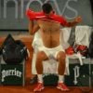 Novak Djokovic heurte (encore) un juge de ligne au visage : 