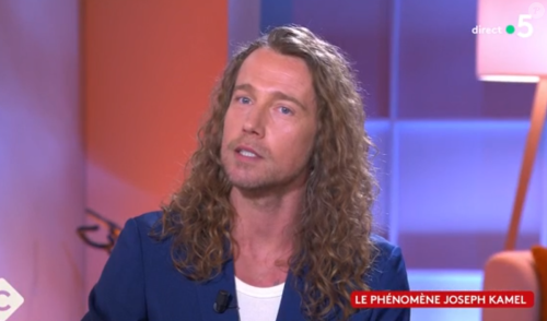 VIDEO Julien Doré victime d'une bourde d'Anne-Elisabeth Lemoine, sa mémoire flanche : 
