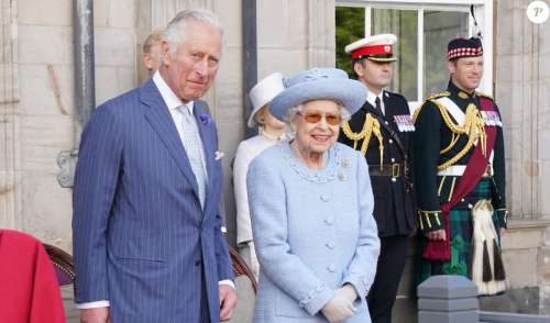 Prince Charles très inquiet pour la reine : Il se rend 