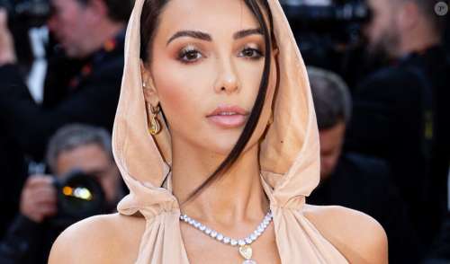 Nabilla stylée à Cannes dans un robe dos nu à capuche : la star fait sensation sur le tapis rouge en solo