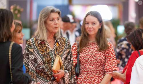 Caroline de Monaco : Sa fille Alexandra de Hanovre lui vole un tenue iconique, joli clin d'oeil devant Charlotte Casiraghi