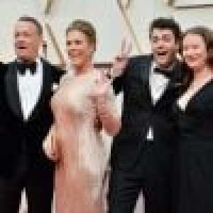 Oscars 2020 : Tom Hanks, survolté en famille, fait des pompes sur le tapis rouge