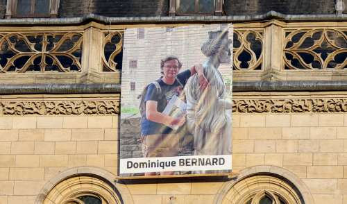 Obsèques de Dominique Bernard : une ministre effondrée dans les bras de son compagnon, loin du gouvernement