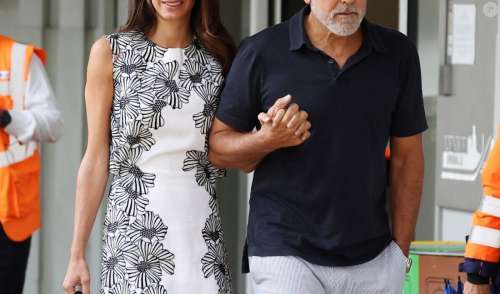 Amal Clooney en mini-robe au bras de George Clooney : arrivée ultra glamour à la Mostra de Venise