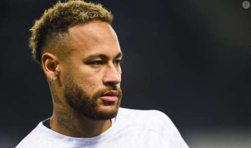 Neymar : Moqué pour son poids, l'ancien joueur du PSG répond par des insultes et un geste obscène, 