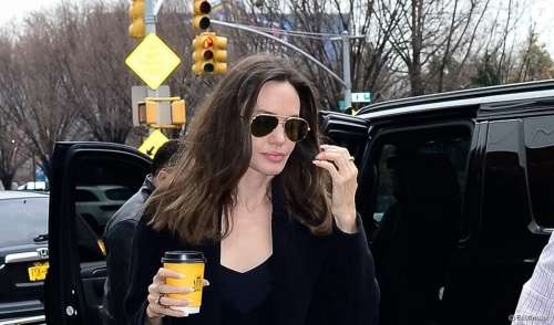 Angelina Jolie dégaine un sac XXL de luxe : passage remarqué à New York avec sa fille Zahara