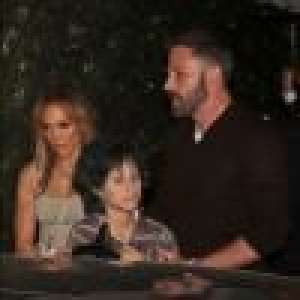 Jennifer Lopez et Ben Affleck main dans la main : sortie en famille au restaurant, ils ne se quittent plus