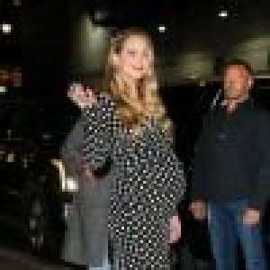 Jennifer Lawrence enceinte : son ventre rond joliment moulé pour la promo de 