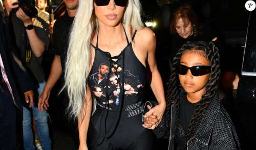 Kim Kardashian dévoile sa nouvelle silhouette en body, pour un dîner avec sa fille North à Paris