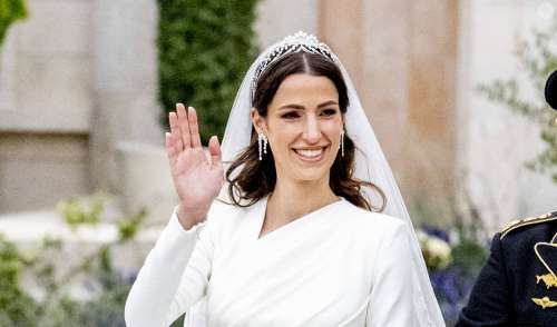 Rania de Jordanie : Sa sublime belle-fille Rajwa renversante dans une deuxième robe de mariée magistrale