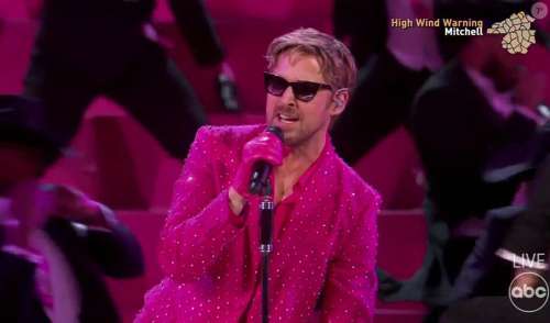 VIDEO Oscars 2024 : Ryan Gosling enflamme la scène... et se fait remonter les bretelles par son amoureuse Eva Mendez !