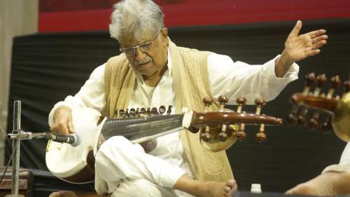 Comment Pt.  Rajeev Taranath combine son amour pour la musique et la littérature