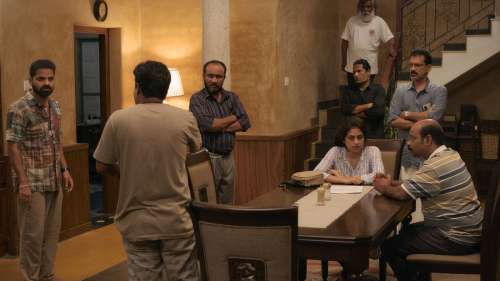 Critique du film « Aattam » : les débuts assurés d’Anand Ekarshi posent un regard dur et critique sur le comportement masculin