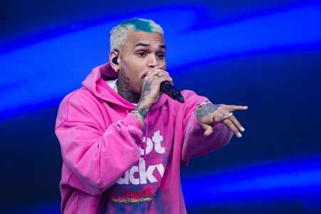 Une femme d’affaires de Houston accuse Chris Brown de s’être enfui avec 1,1 million de dollars après avoir annulé sa comparution à un concert-bénéfice local