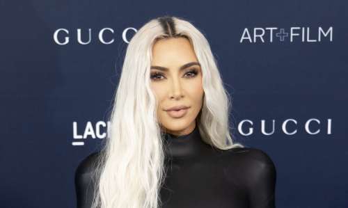 Twitter fait le clown de Kim Kardashian pour avoir collectionné les vêtements de célébrités
