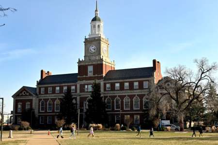 Un étudiant blanc poursuit l’université Howard pour “discrimination raciale”