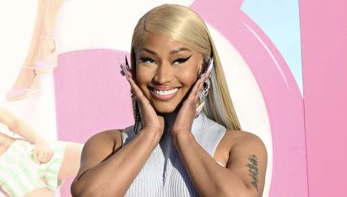 Les fans se sont coupés de Nicki Minaj en train de couper sa première perruque “Barbie”