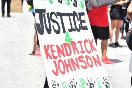 La famille de Kendrick Johnson poursuit les forces de l’ordre de GA pour 1 milliard de dollars