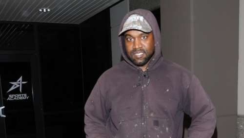 Kanye West vu portant un t-shirt d’un musicien néo-nazi présumé