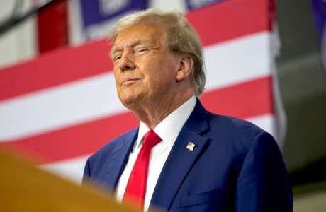 Trump dit qu’il « plaisantait » sur le fait de devenir dictateur