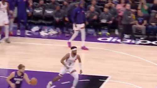 Kevin Durant a obtenu une technique pour marcher sur le sol après un dunk