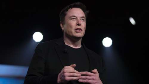 Elon Musk arrive à Sun Valley