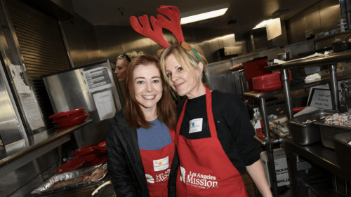 Des stars d’Hollywood se portent volontaires à la mission de Los Angeles pour Noël