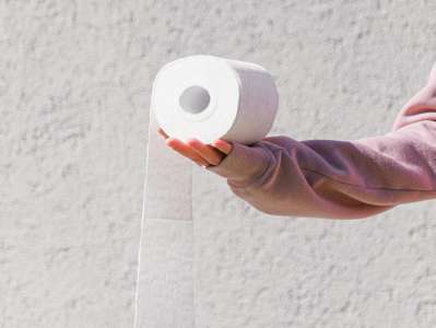 Voici pourquoi tu devrais arrêter le papier toilette et comment le remplacer